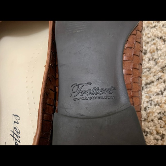 Trotters Liz Loafer Brown - Picture 7 of 11